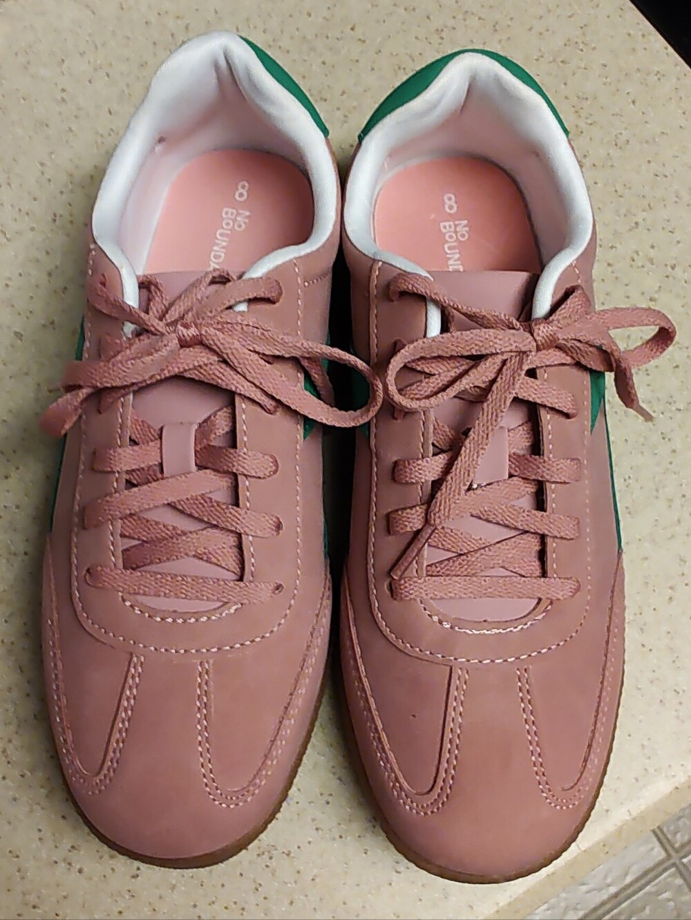 No Boundaries Nearly New Athletic Shoe Size 8 - Picture 3 of 7